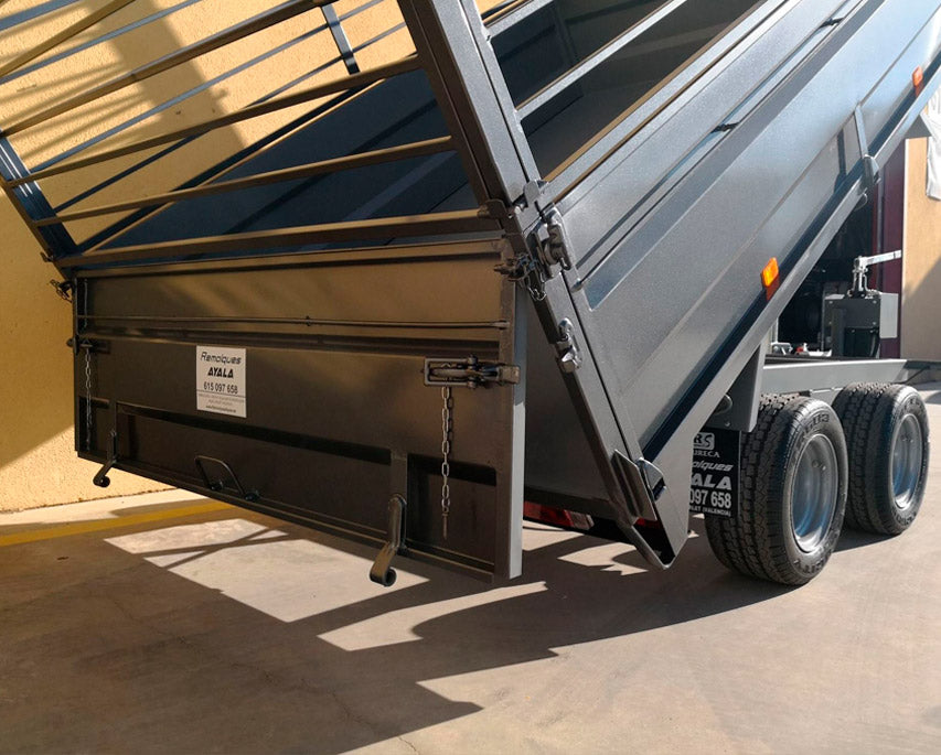 Remolque basculante hidráulico 2 ejes 2.500 x 1.800 x 500 – Ruedas por debajo –