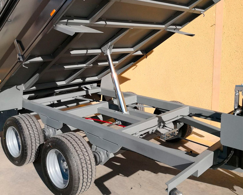 Remolque basculante hidráulico 2 ejes 2.500 x 1.800 x 500 – Ruedas por debajo –